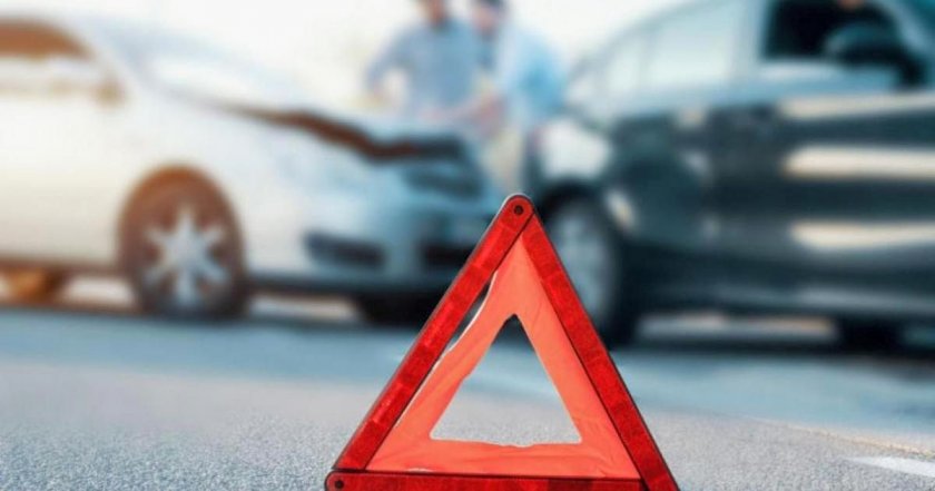 Жесток челен удар край Петрич, двама са в болница