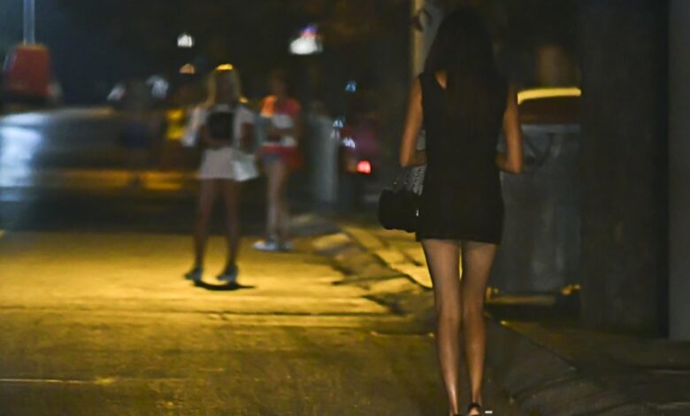 Двама българи се озоваха в ареста в Солун, карали колумбийка да проституира