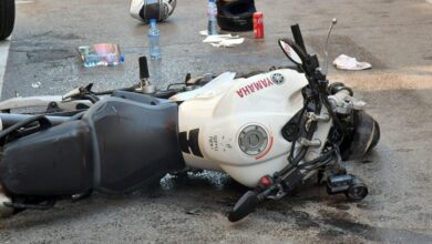 Моторист е в тежко състояние след удар в дърво в Хасково