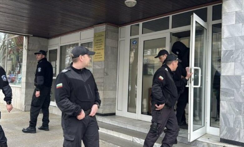 Не пуснаха на свобода единия от полицаите, убили арестант в Казанлък
