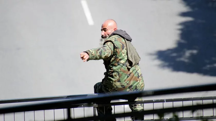Пейо пак заплашва да се самоубие, този път от скалите на Бунарджика в Пловдив