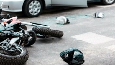 Португалец с мотор бе пометен от кола в София