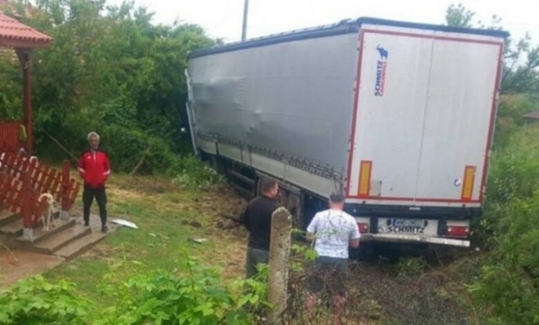 Шофьорът на ТИР, врязал се в двор в Арчар, е бил надрусан