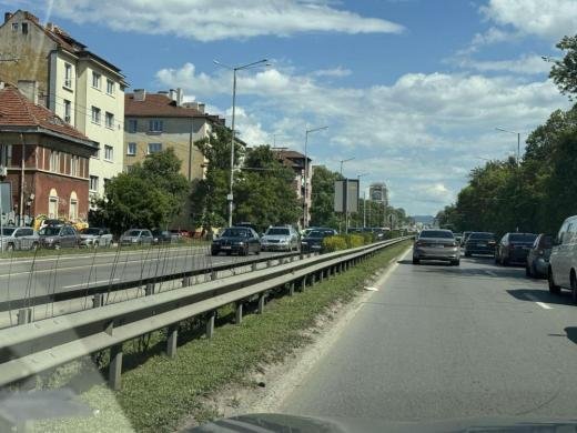 Верижна катастрофа доведе до километрично задръстване на столичния бул. „Цариградско шосе“ (СНИМКИ)