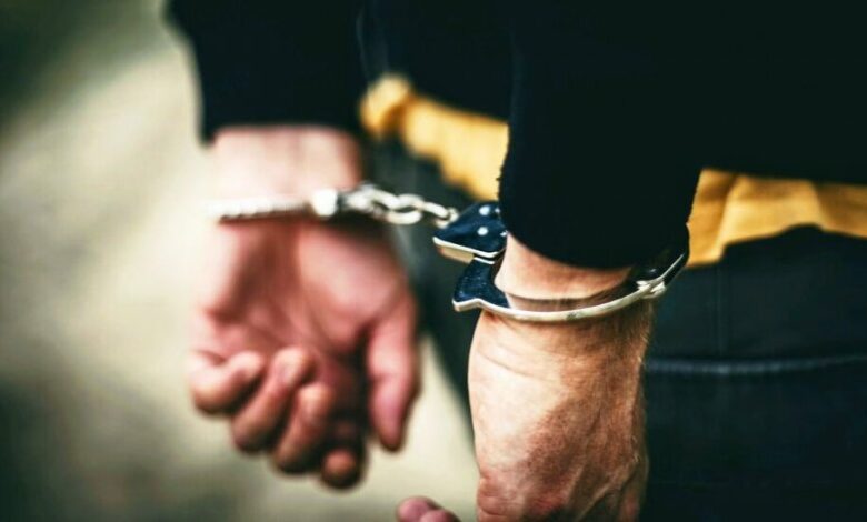 Задържаха двама криминално проявени и осъждани мъже за кражба на голяма сума пари и златни накити