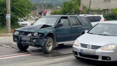 Заради липса на дистанция: Три коли се удариха в Кресна