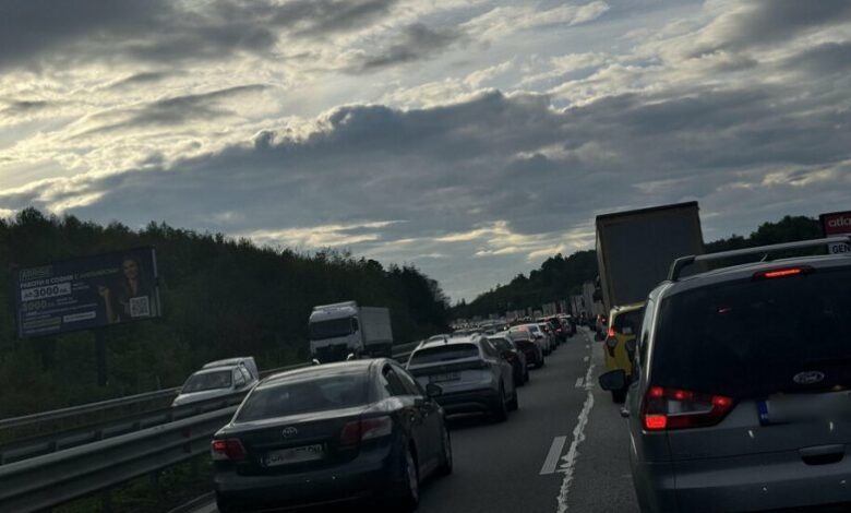Аварирал тир затруднява движението по „Тракия”