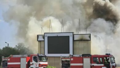 Четири екипа на пожарната гасят пожар в казино