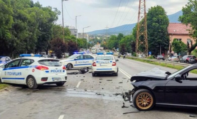 Ето кой е шофьорът, избягал след катастрофа с ранени полицаи в София