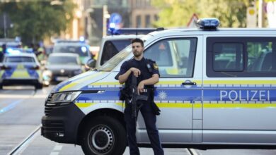 Луда нашенка нападна с нож минувачи в Мюнхен, полицията я застреля