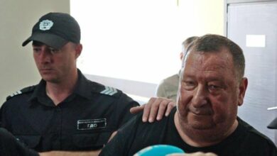 Оставиха за постоянно в ареста Валентин Желев и двамата му сина за ужасите в дома в Ягода