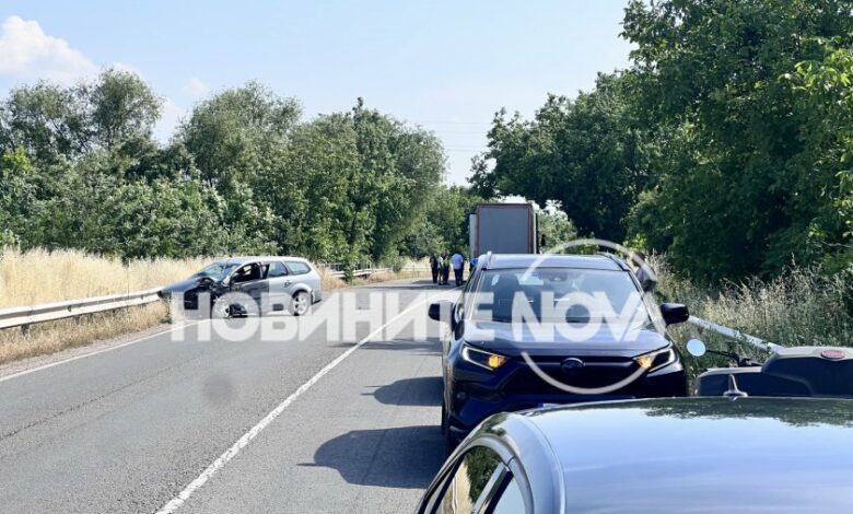 Шофьорка се удари в тир и затвори Околовръстното на Стара Загора