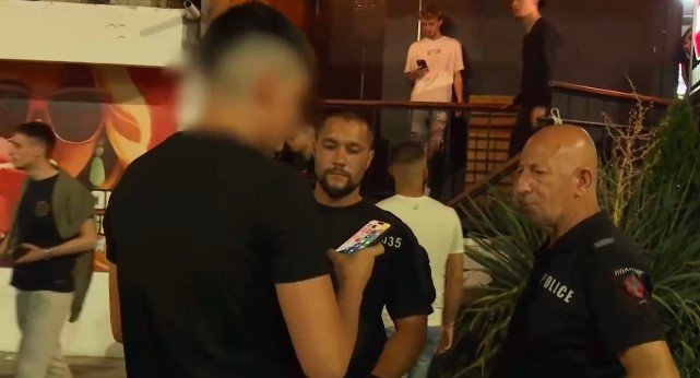Среднощна акция на полицията залови 30 непълнолетни в барове във Варна