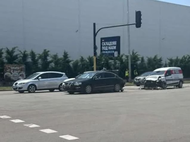 Верижна катастрофа на бул. „Владимир Вазов“ в София
