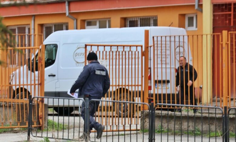 Задържаха младеж за бомбените заплахи към училища в Кърджали