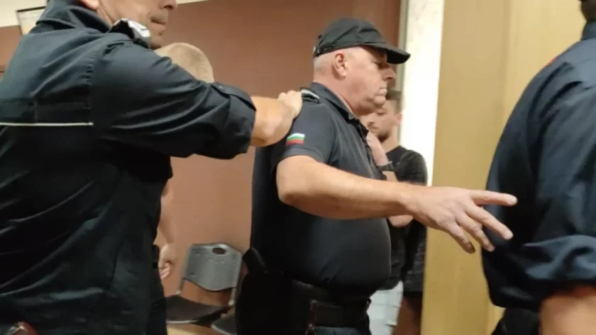 2 г. условно за 15-годишния Любомир, пребил до смърт пияната си майка заради тормоз