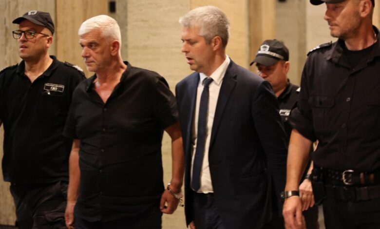 Кметът на Варна, двама общинари и бизнесменът Ивайло Маринов остават в ареста