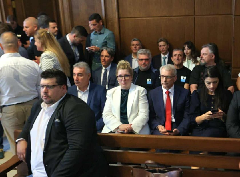 МЪЛНИЯ: Благо Коцев остава с пранги!