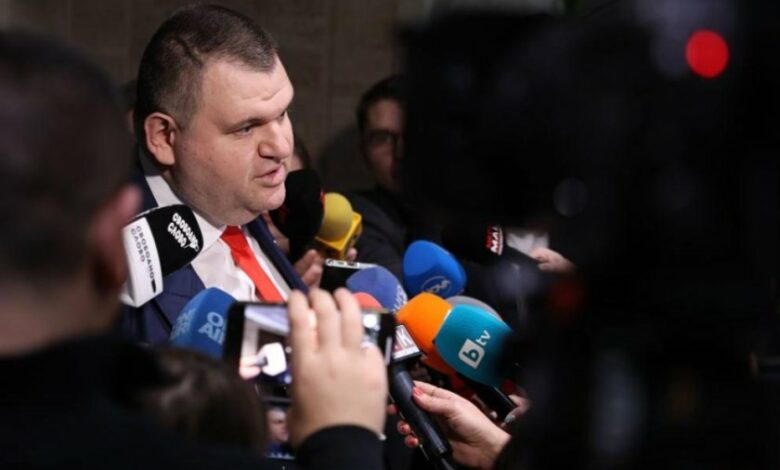 Пеевски възмутен от домашния арест на 19-годишния след катастрофата с три жертви в Разград