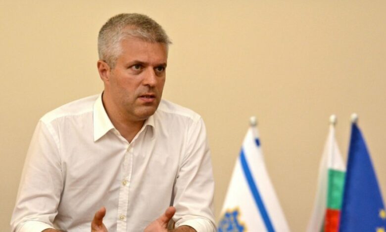 СТАВА ДЕБЕЛО: И депутат ще изгори покрай Благо Коцев