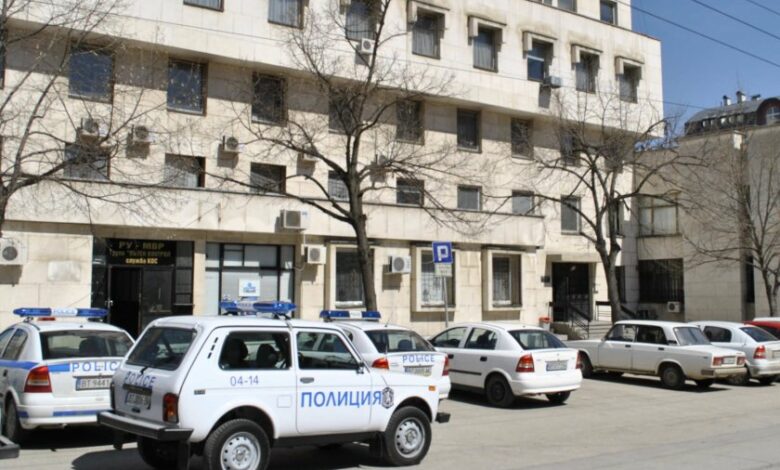 Измамници върнаха над 2200 лева след бърза акция на полицията