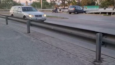 Кола се заби в мантинелата на надлез "Надежда" в София,