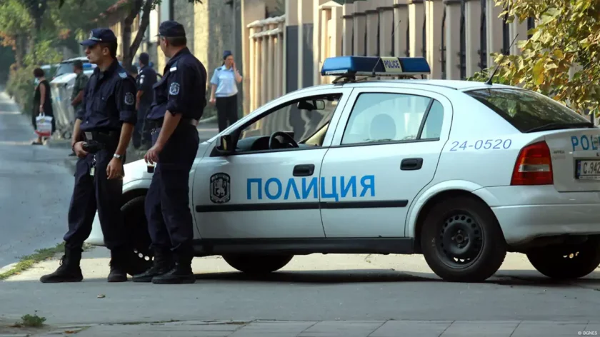 Нова ало схема: "Полицай и банков инспектор" карат хора да теглят кредити