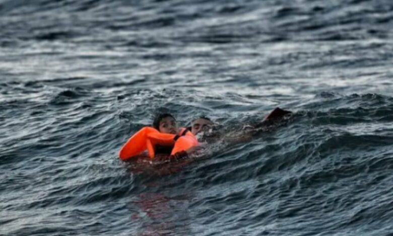 Обвиниха в убийство майката на намереното мъртво 3-годишно дете на плаж в Гърция