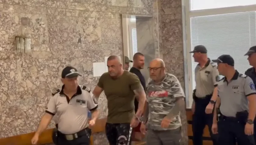 Оставиха у дома с електронни гривни рокерите от "Хелс Ейнджълс"