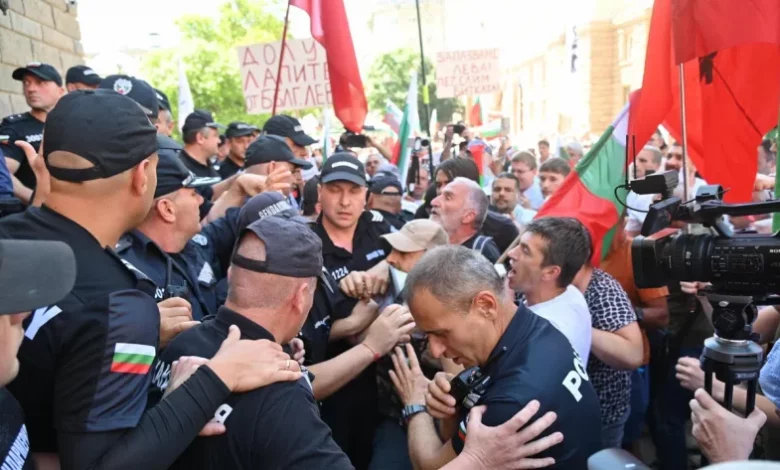 Полицаи не искат да участват в дело срещу депутати от "Възраждане"