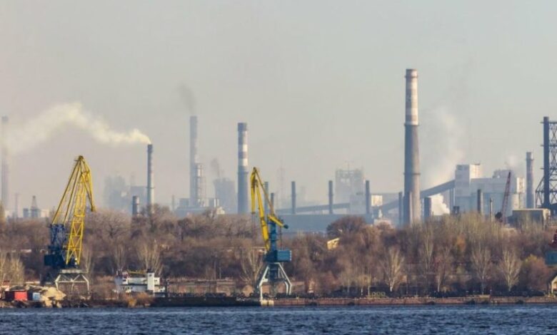 Украйна алармира: Наблюдава се дим в близост до товарното пристанище на Запорожката АЕЦ