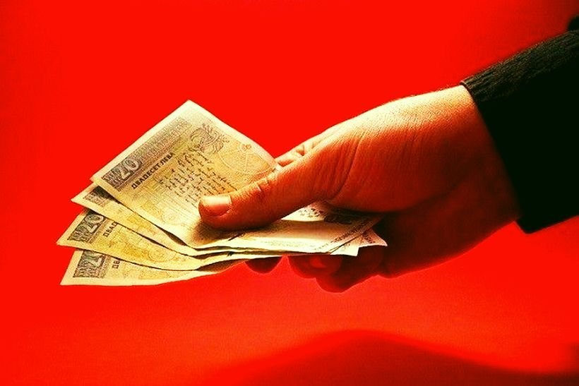 Задържаха митнически инспектор за подкуп във Великотърновско