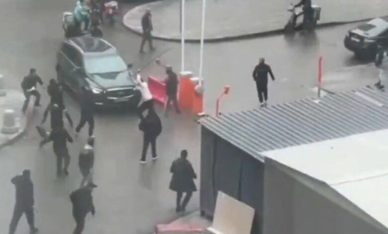 80 задържани в Москва след млатене с бухалки и лопати