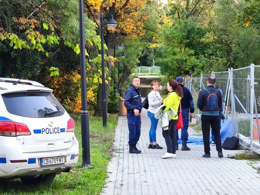 Бургазлии видяха жив кошмар: Труп на мъж виси на оградата на храм