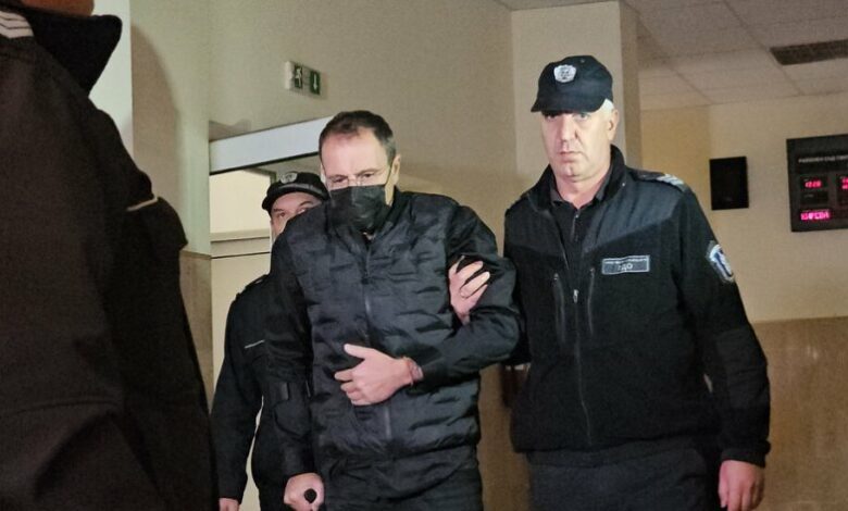 Домашен арест бизнесмена Стойчо Иванов, въртял нелегална фабрика за цигари край село Момково
