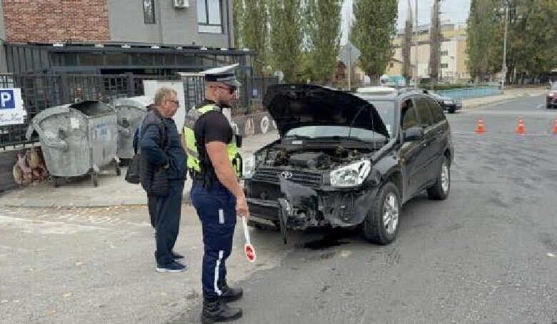 Джип удари автобус с деца в Хасково (СНИМКА)