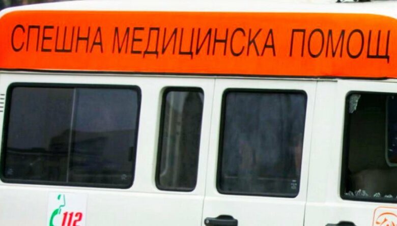 Кръв на пътя! Жена пострада в тежка катастрофа между бус и джип в Монтанско