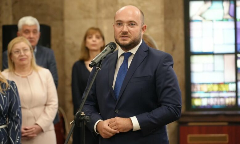 Министърът на правосъдието иска наказания за четирима нотариуси, обслужвали имотната мафия