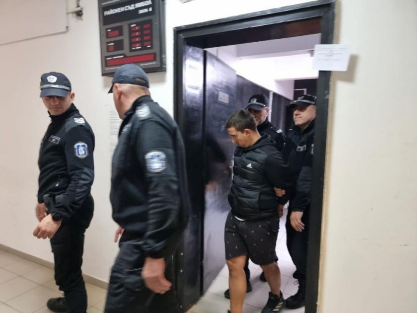 Постоянен арест за младежа, ранил с въздушен пистолет дете в Ямбол