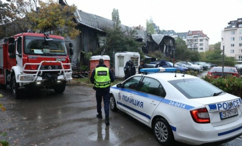 Разследват дали складът в столичния квартал &bdquo;Гоце Делчев&ldquo; е подпален умишлено