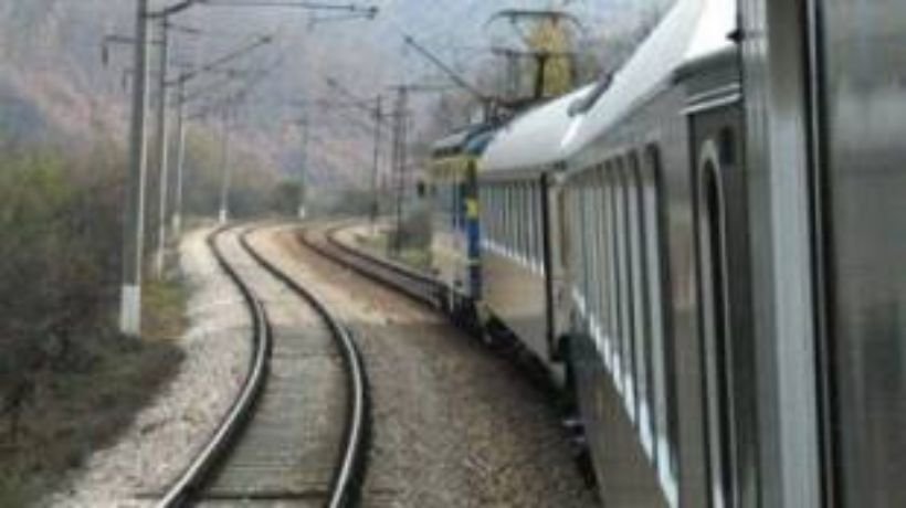 Влак помете автомобил в Крета, шофьорът е в болница