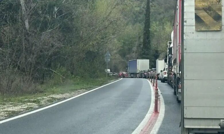 Внимание: Катастрофа блокира Кресненското дефиле