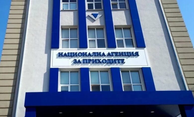 Данъчен, взел подкуп, се отърва само условна присъда