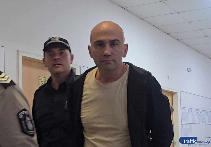 Фотографът Димитър Дардов загази, съдът отмени намалената му присъда за блудство