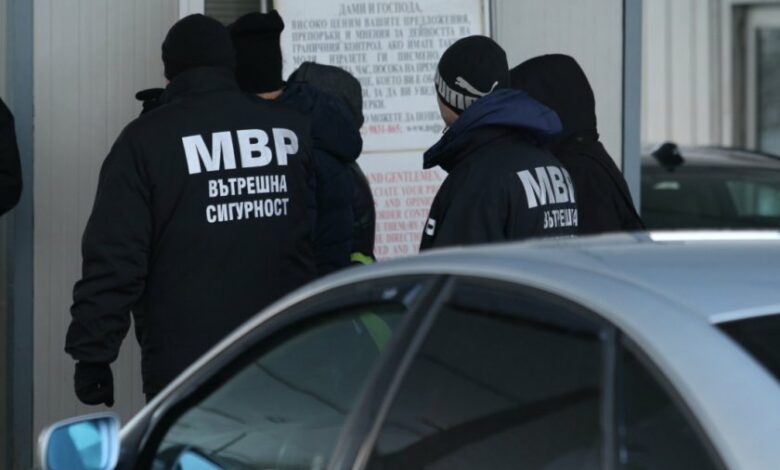 ИЗВЪНРЕДНО: ГДБОП задържа двама митничари за корупция
