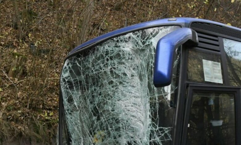 Кола и автобус се удариха в Стара Загора, 8 пътници са пострадали