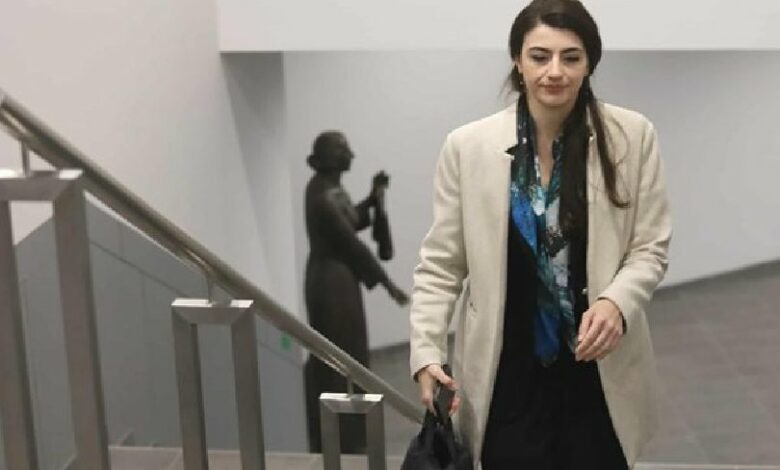 Лена влезе в съда като подсъдима (СНИМКА)