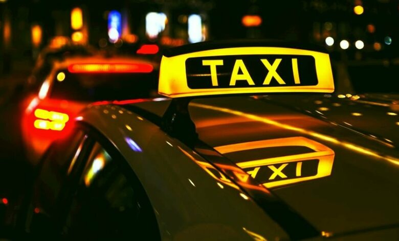 Вандали повредиха два таксиметрови автомобила
