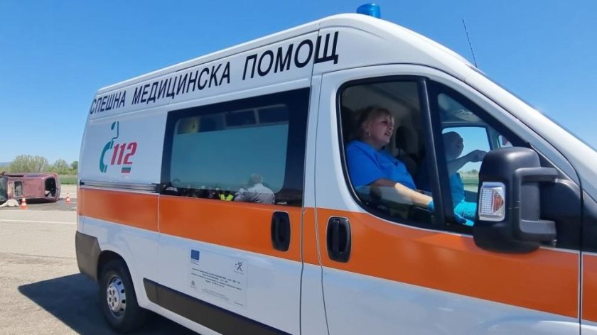 23-годишен пострада при сблъсък между автовоз и кола край Казанлък