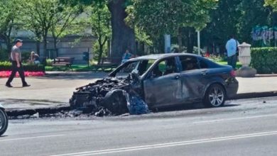 Автомобил горя в центъра на София
